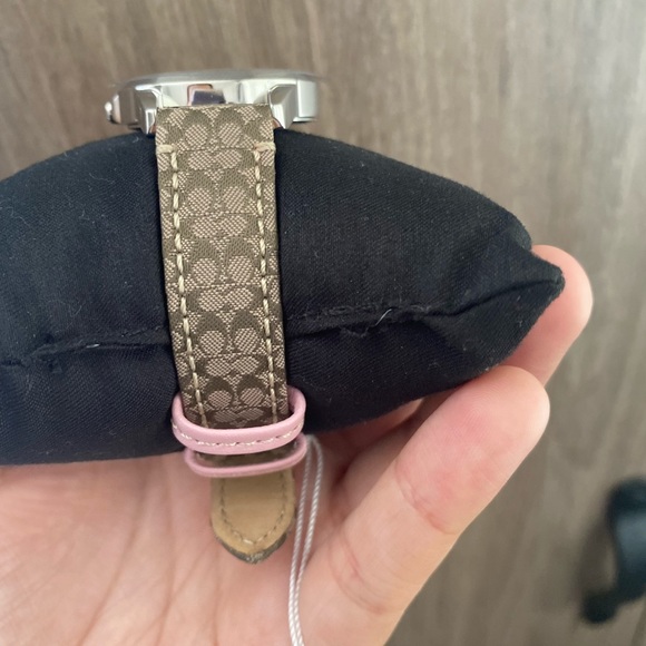 Coach Women's Classic Signature Logo Strap Watch - Picture 5 of 7